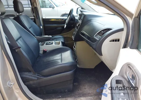 2016 Chrysler Town & Country Touring z USA, uszkodzony, nr VIN 2C4RC1BG0GR198481